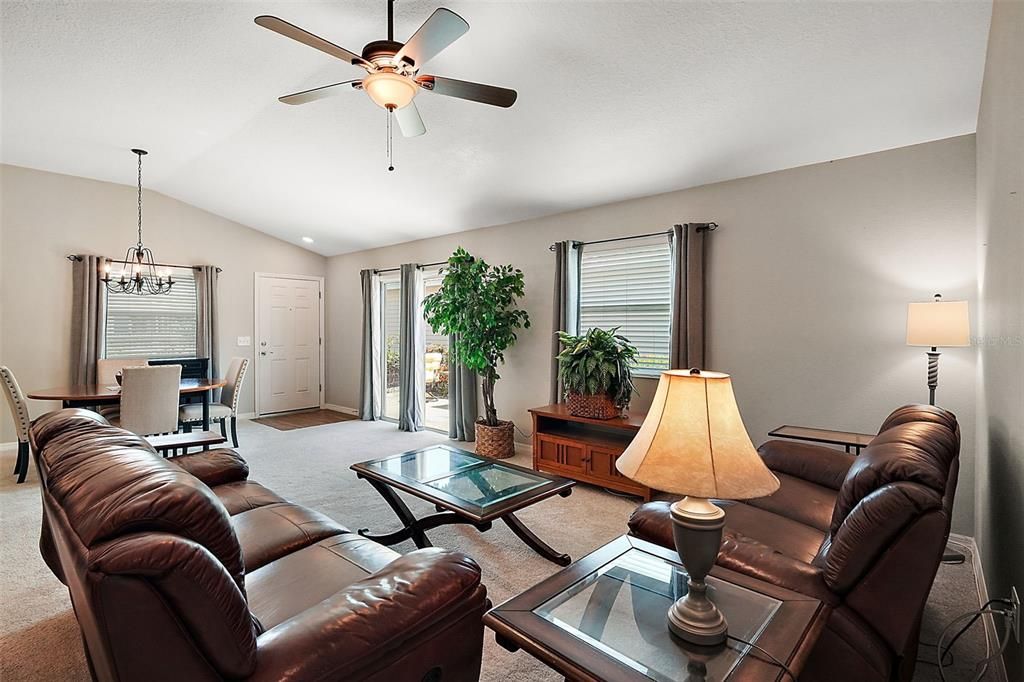 Active With Contract: $239,900 (2 beds, 1 baths, 1067 Square Feet)