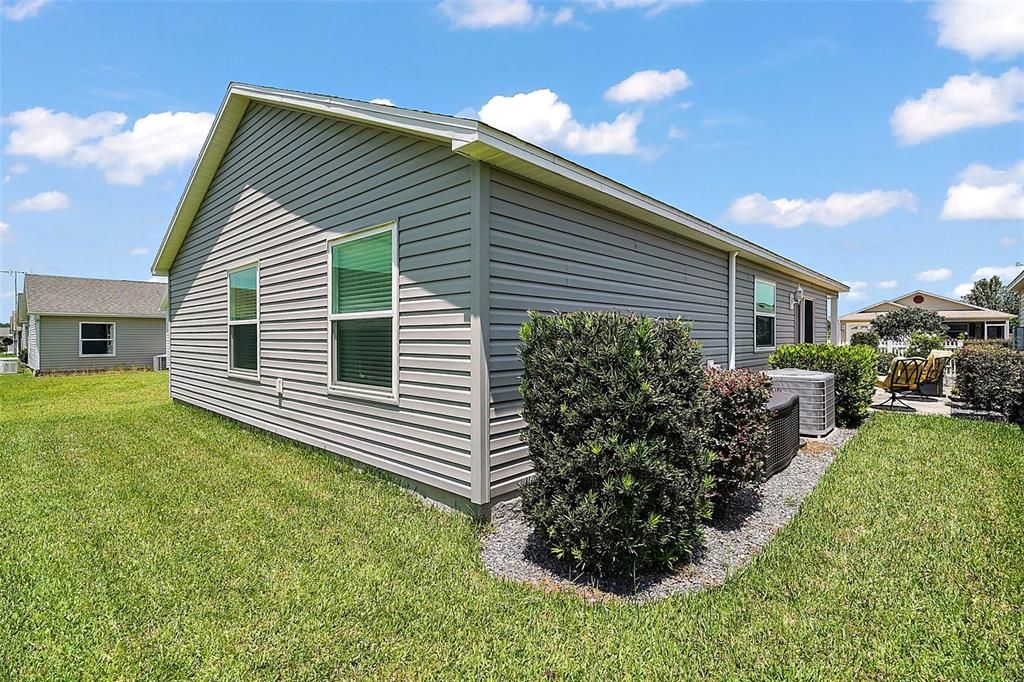 Active With Contract: $239,900 (2 beds, 1 baths, 1067 Square Feet)