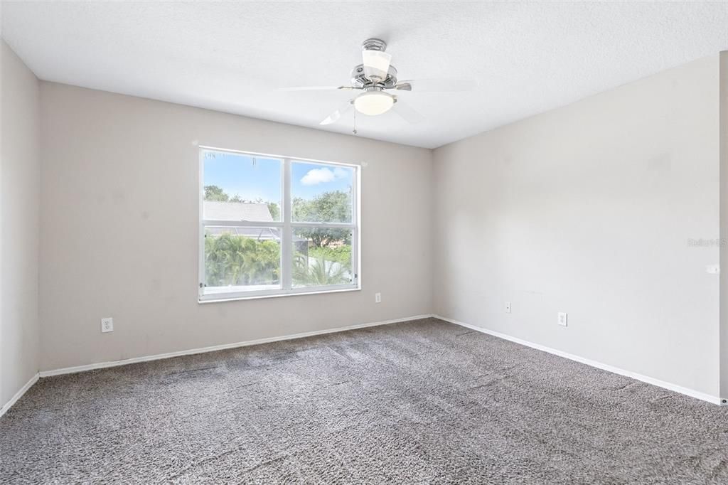 合同活跃: $319,900 (4 贝兹, 3 浴室, 1817 平方英尺)