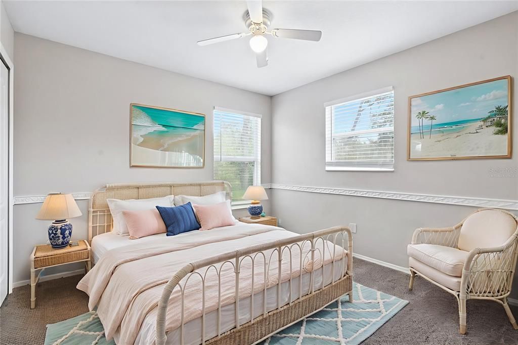 合同活跃: $319,900 (4 贝兹, 3 浴室, 1817 平方英尺)