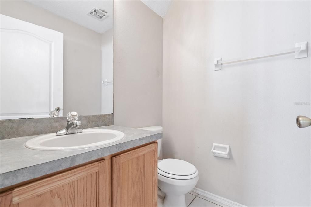 合同活跃: $319,900 (4 贝兹, 3 浴室, 1817 平方英尺)