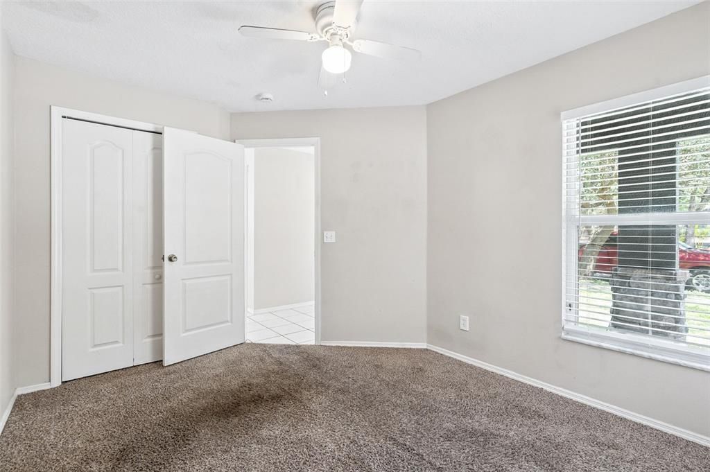 合同活跃: $319,900 (4 贝兹, 3 浴室, 1817 平方英尺)