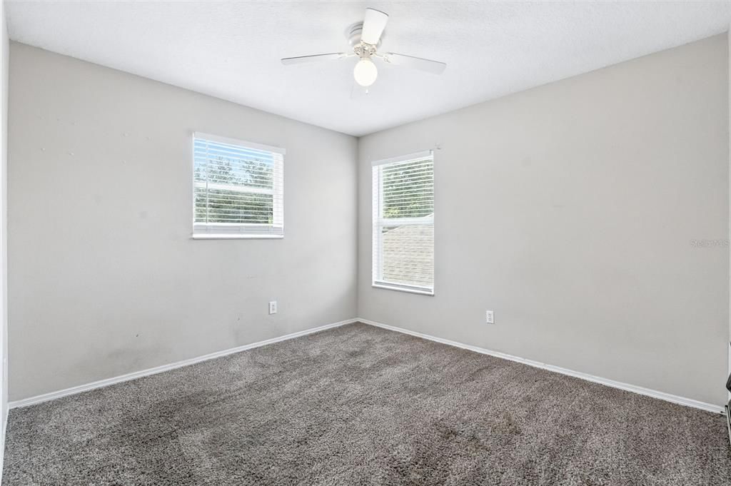 合同活跃: $319,900 (4 贝兹, 3 浴室, 1817 平方英尺)