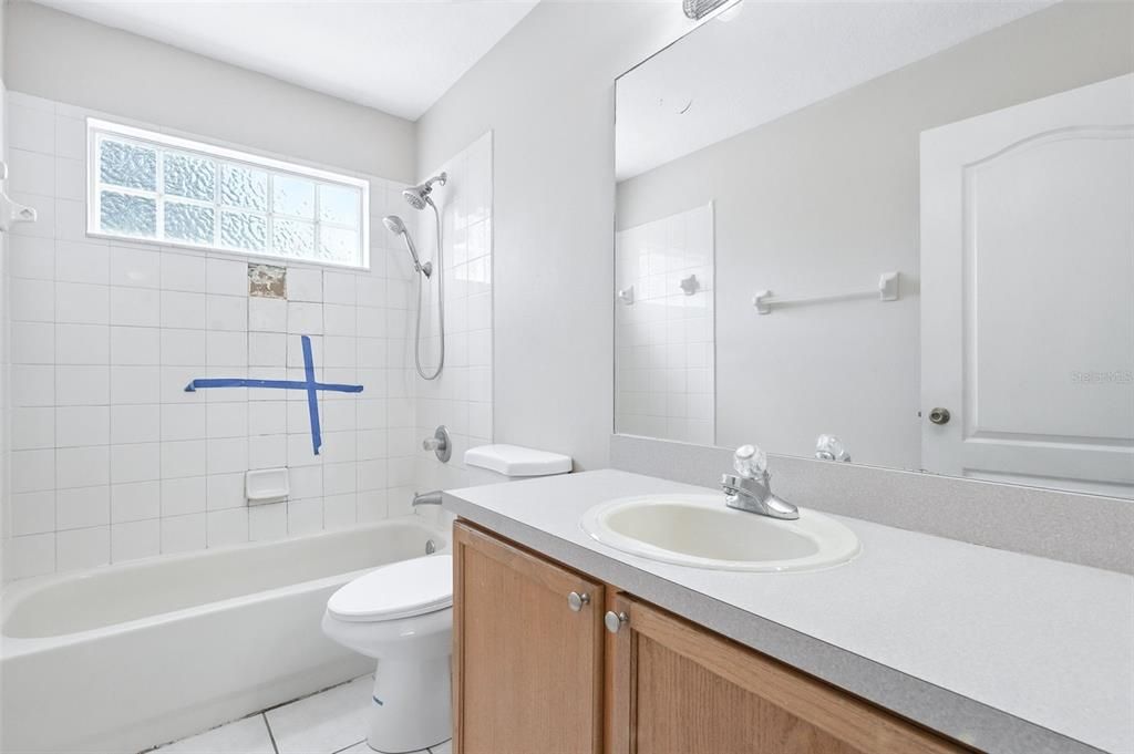 合同活跃: $319,900 (4 贝兹, 3 浴室, 1817 平方英尺)