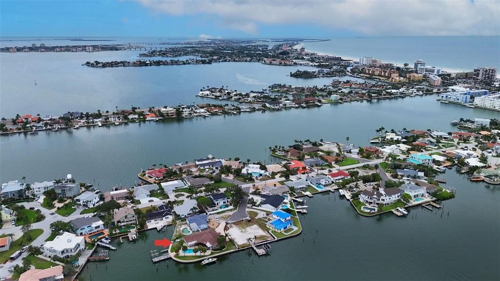 Под контрактом: $2,100,000 (3 спален, 3 ванн, 2305 Квадратных фут)