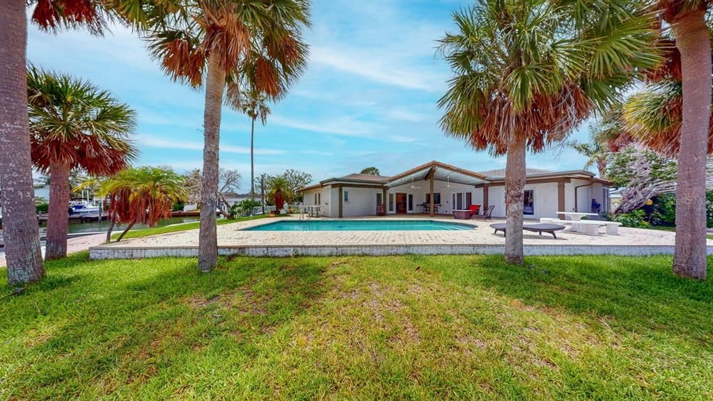 Под контрактом: $2,100,000 (3 спален, 3 ванн, 2305 Квадратных фут)