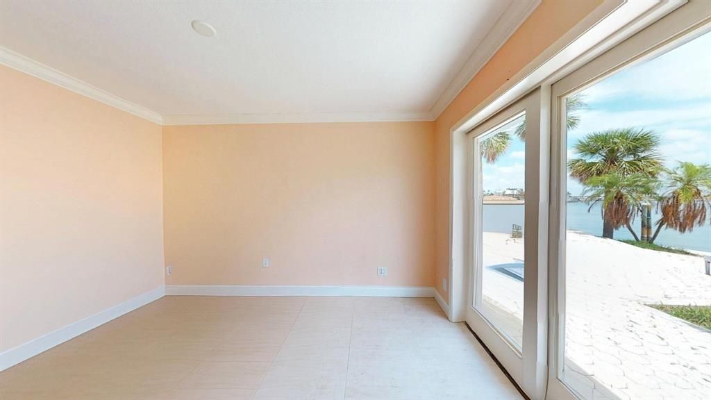 Под контрактом: $2,100,000 (3 спален, 3 ванн, 2305 Квадратных фут)