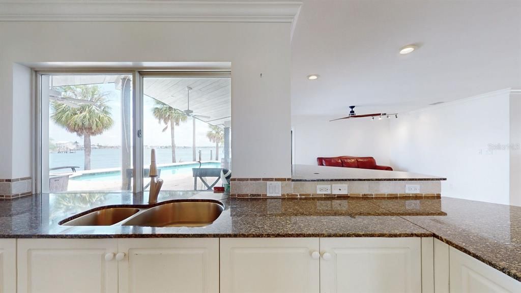 Под контрактом: $2,100,000 (3 спален, 3 ванн, 2305 Квадратных фут)