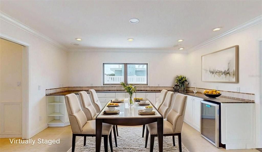 Под контрактом: $2,100,000 (3 спален, 3 ванн, 2305 Квадратных фут)