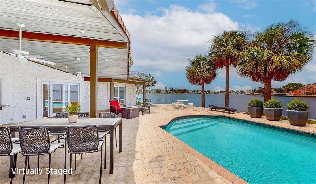 Под контрактом: $2,100,000 (3 спален, 3 ванн, 2305 Квадратных фут)