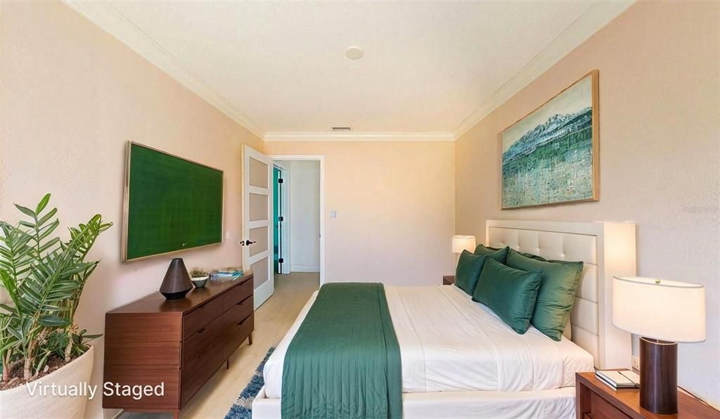 Под контрактом: $2,100,000 (3 спален, 3 ванн, 2305 Квадратных фут)