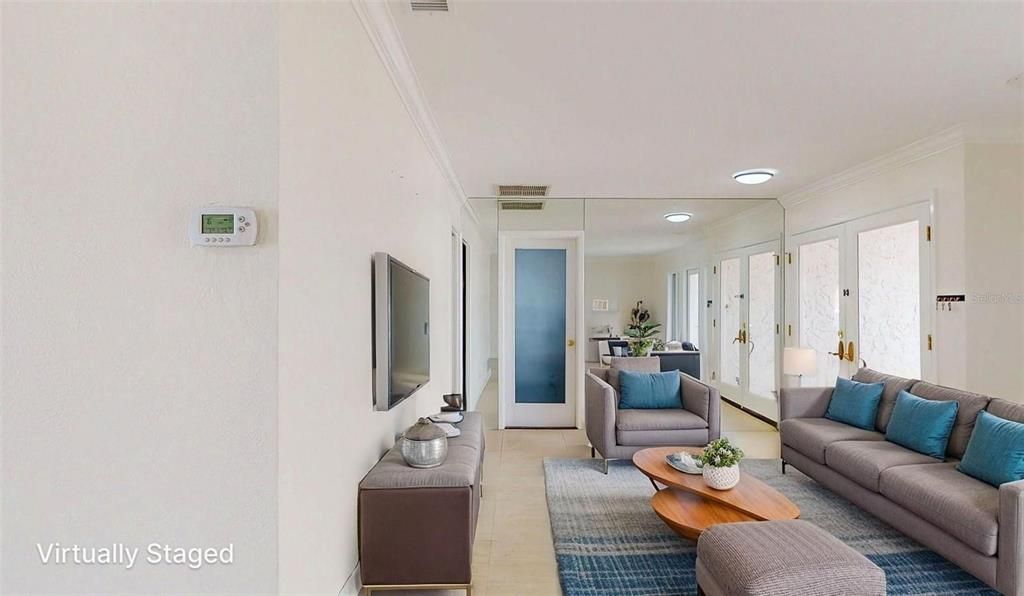 Под контрактом: $2,100,000 (3 спален, 3 ванн, 2305 Квадратных фут)