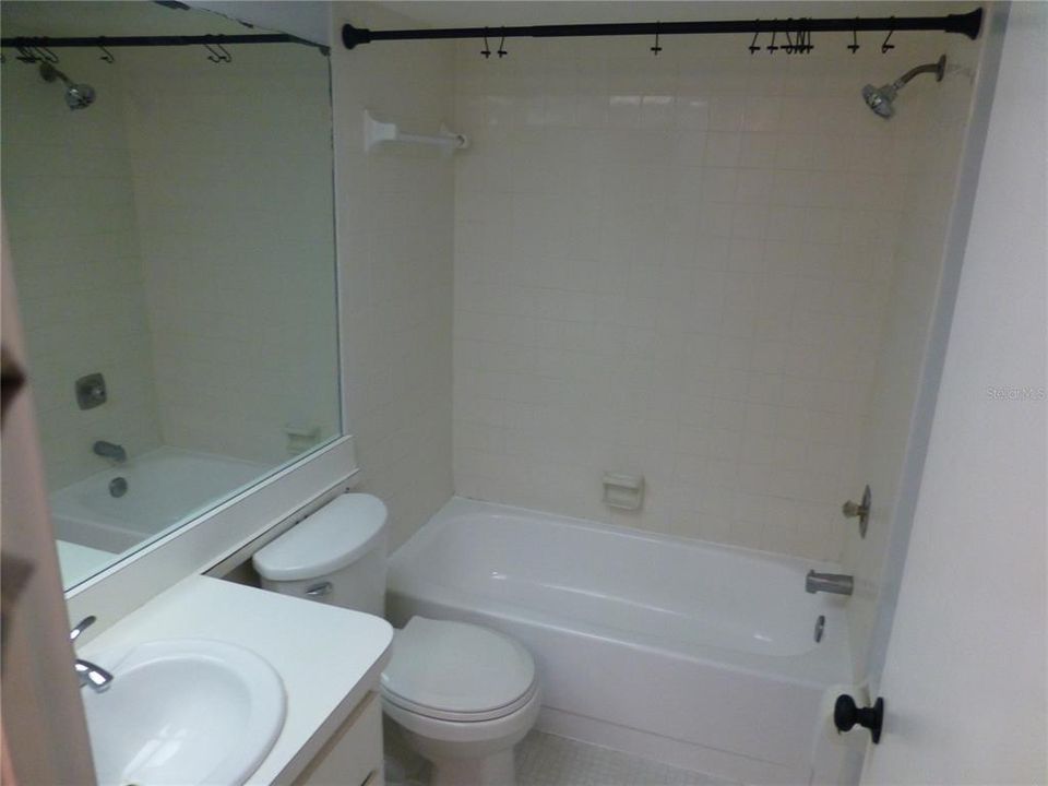 Под контрактом: $1,400 (2 спален, 2 ванн, 1094 Квадратных фут)