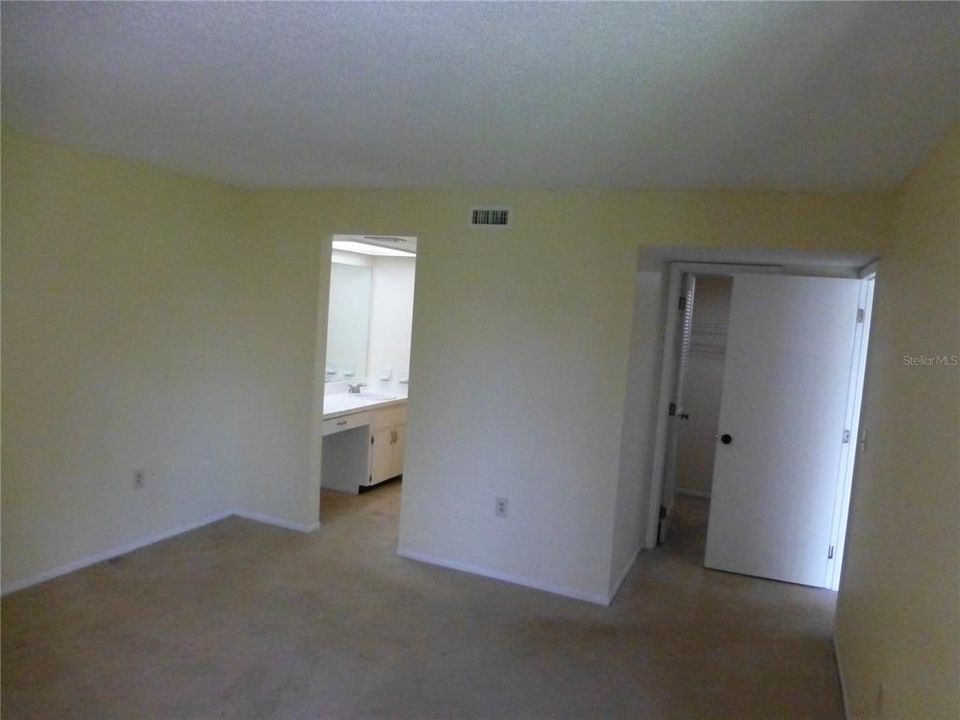 Под контрактом: $1,400 (2 спален, 2 ванн, 1094 Квадратных фут)