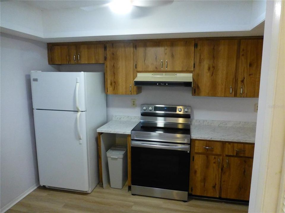 Под контрактом: $1,400 (2 спален, 2 ванн, 1094 Квадратных фут)