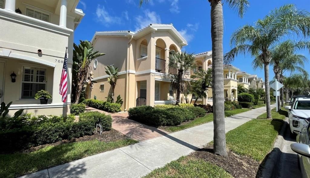 Recently Rented: $2,950 (2 beds, 3 baths, 1846 Square Feet)