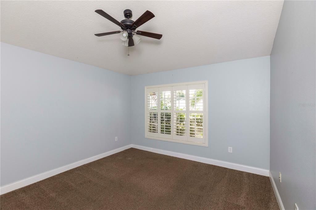 合同活跃: $325,000 (4 贝兹, 2 浴室, 1971 平方英尺)