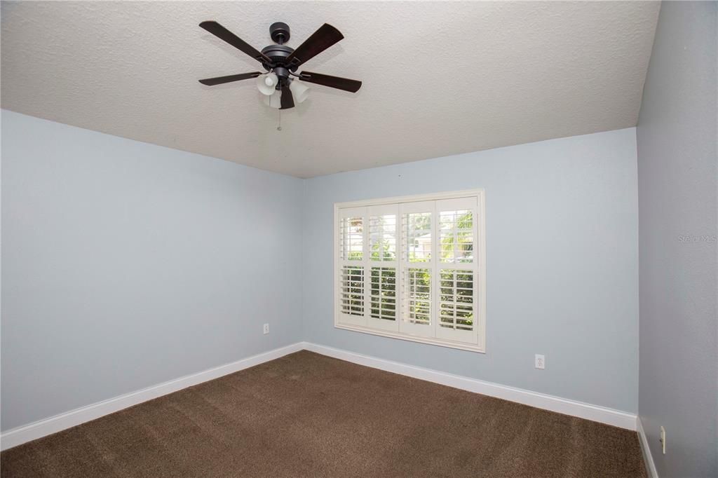 合同活跃: $325,000 (4 贝兹, 2 浴室, 1971 平方英尺)