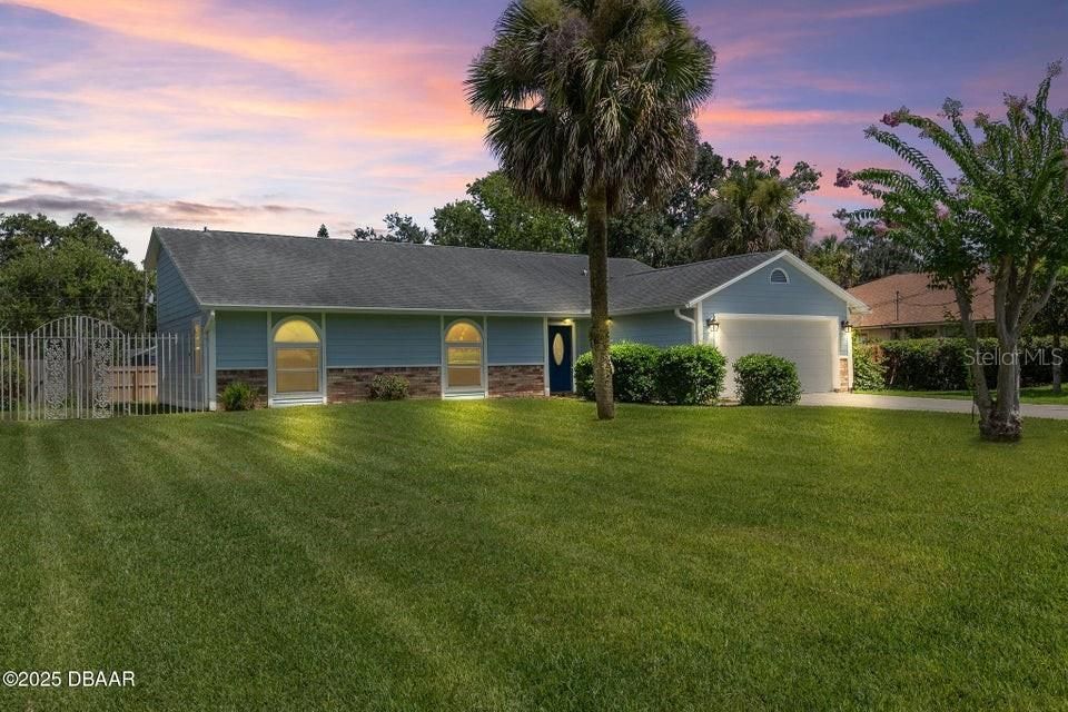 合同活跃: $364,000 (3 贝兹, 2 浴室, 1824 平方英尺)