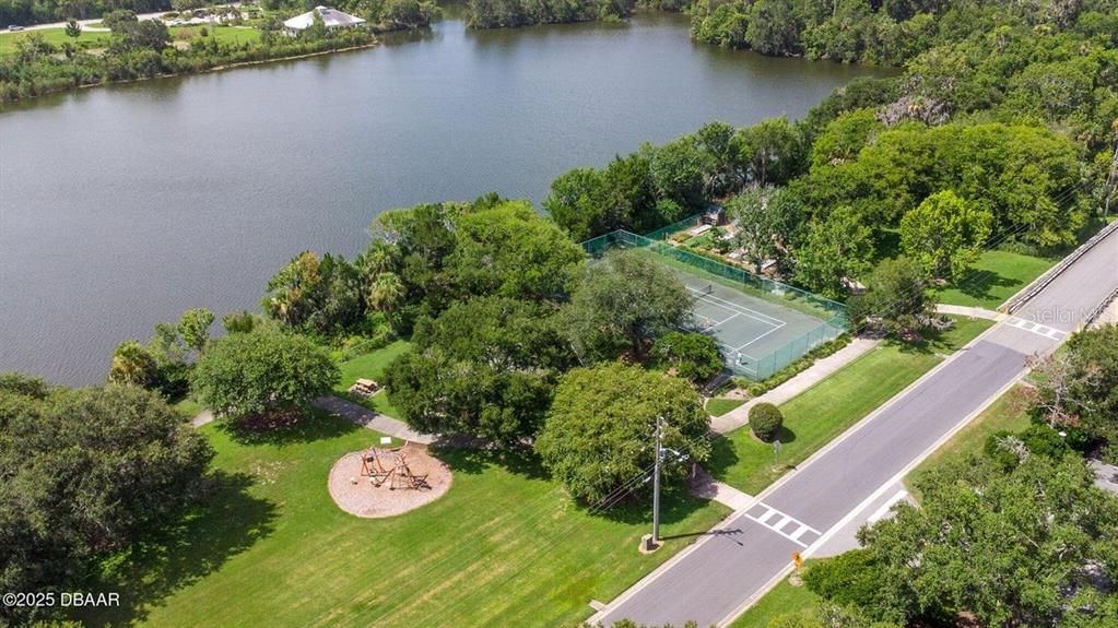 合同活跃: $364,000 (3 贝兹, 2 浴室, 1824 平方英尺)