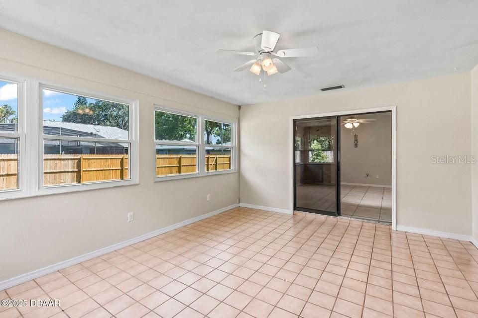 合同活跃: $364,000 (3 贝兹, 2 浴室, 1824 平方英尺)