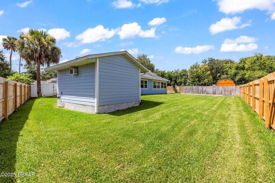 合同活跃: $364,000 (3 贝兹, 2 浴室, 1824 平方英尺)