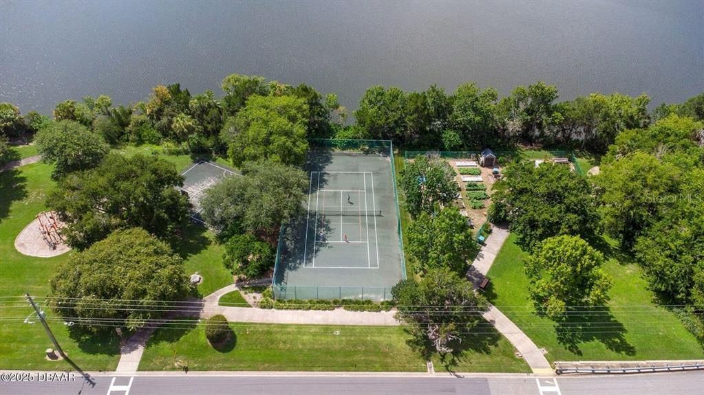 合同活跃: $364,000 (3 贝兹, 2 浴室, 1824 平方英尺)