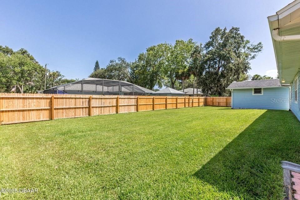 合同活跃: $364,000 (3 贝兹, 2 浴室, 1824 平方英尺)