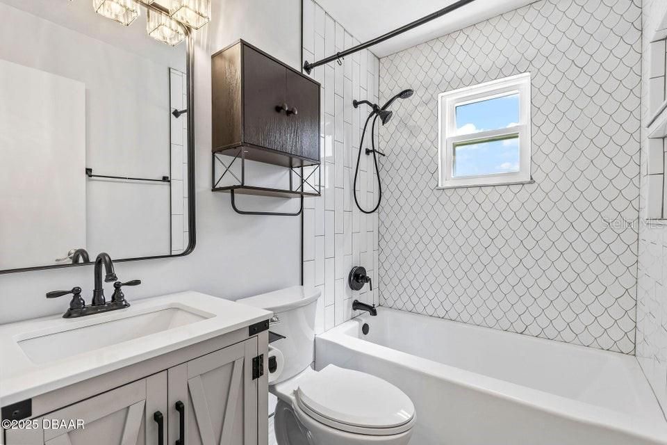 合同活跃: $364,000 (3 贝兹, 2 浴室, 1824 平方英尺)