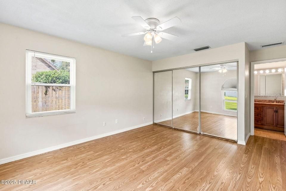 合同活跃: $364,000 (3 贝兹, 2 浴室, 1824 平方英尺)