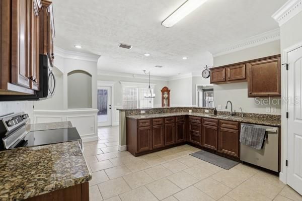 Active With Contract: $330,000 (4 beds, 2 baths, 1968 Square Feet)