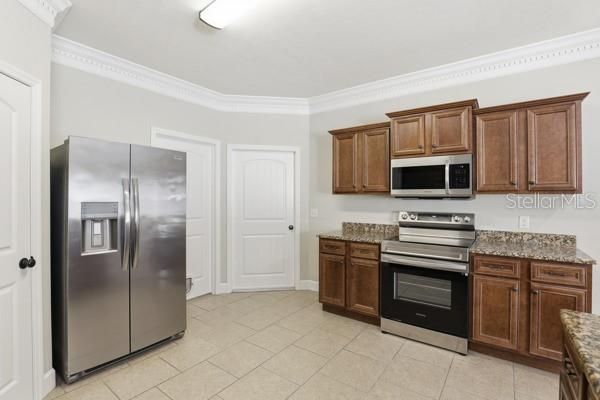 Active With Contract: $330,000 (4 beds, 2 baths, 1968 Square Feet)