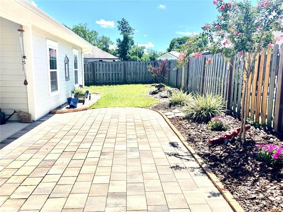 Active With Contract: $330,000 (4 beds, 2 baths, 1968 Square Feet)