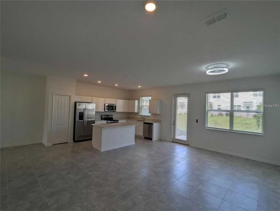 合同活跃: $2,250 (3 贝兹, 2 浴室, 1864 平方英尺)