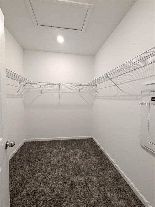 合同活跃: $2,250 (3 贝兹, 2 浴室, 1864 平方英尺)