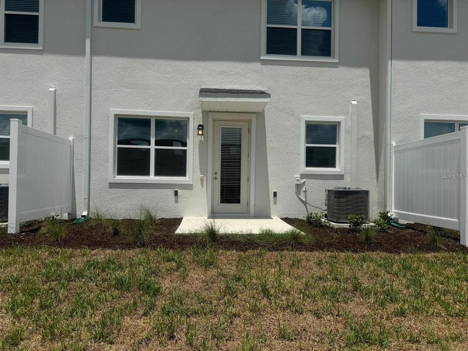 合同活跃: $2,250 (3 贝兹, 2 浴室, 1864 平方英尺)