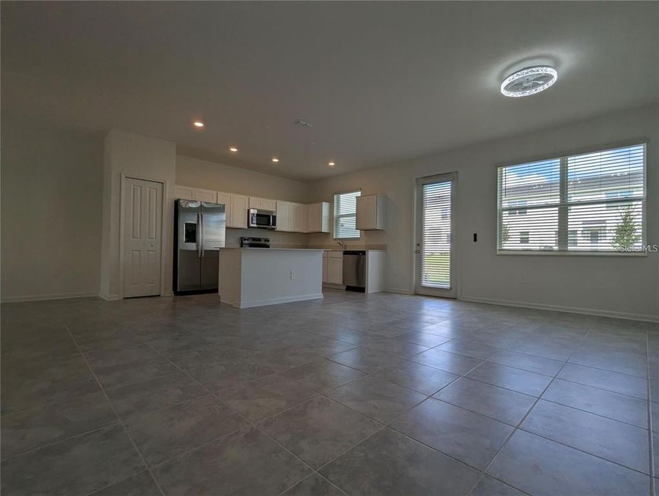 合同活跃: $2,250 (3 贝兹, 2 浴室, 1864 平方英尺)