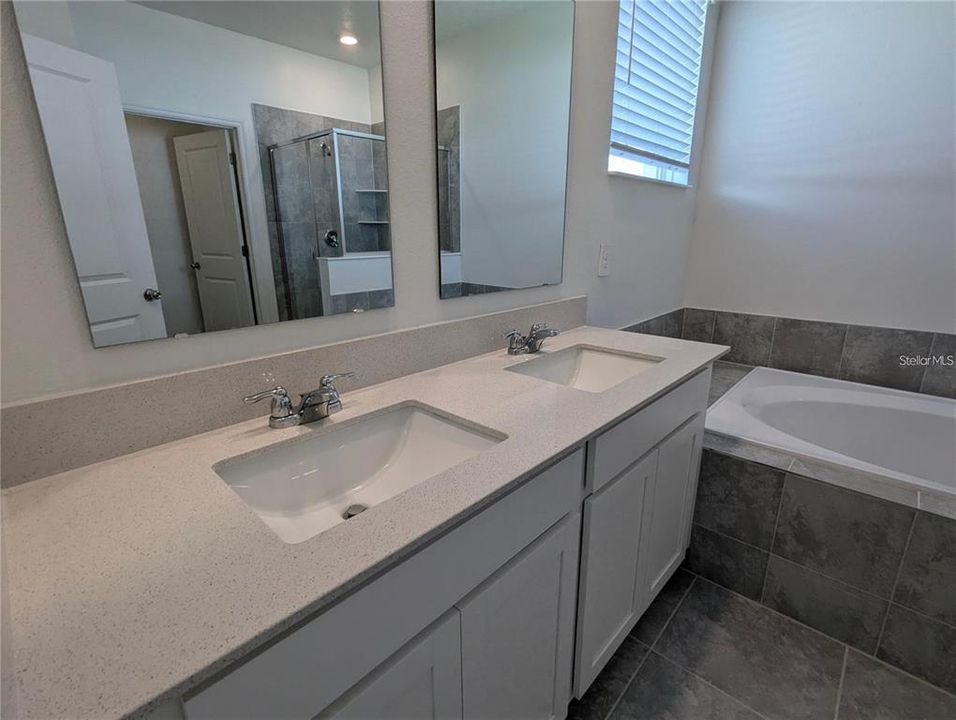 合同活跃: $2,250 (3 贝兹, 2 浴室, 1864 平方英尺)