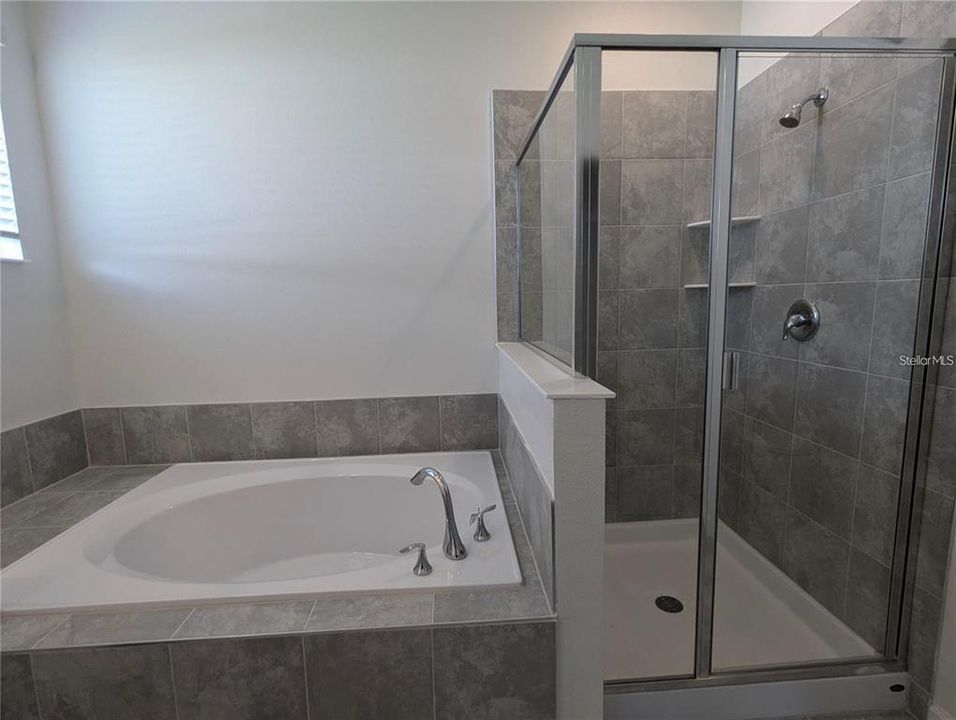 合同活跃: $2,250 (3 贝兹, 2 浴室, 1864 平方英尺)