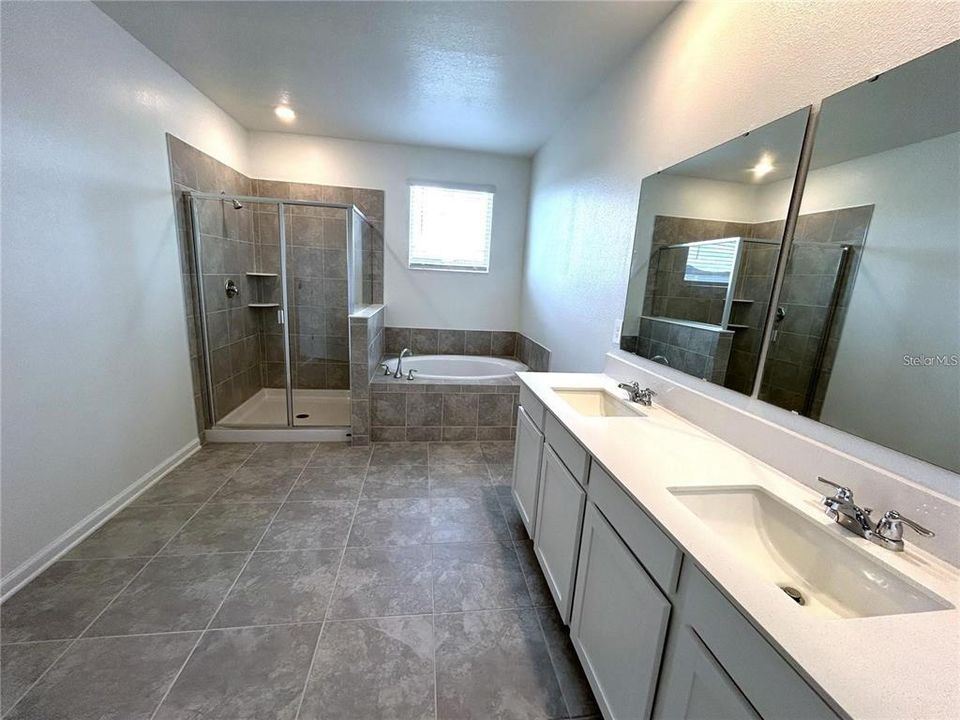 合同活跃: $2,250 (3 贝兹, 2 浴室, 1864 平方英尺)