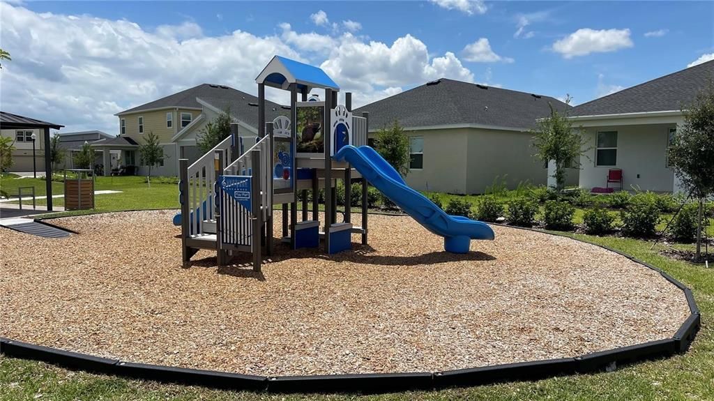 合同活跃: $2,250 (3 贝兹, 2 浴室, 1864 平方英尺)