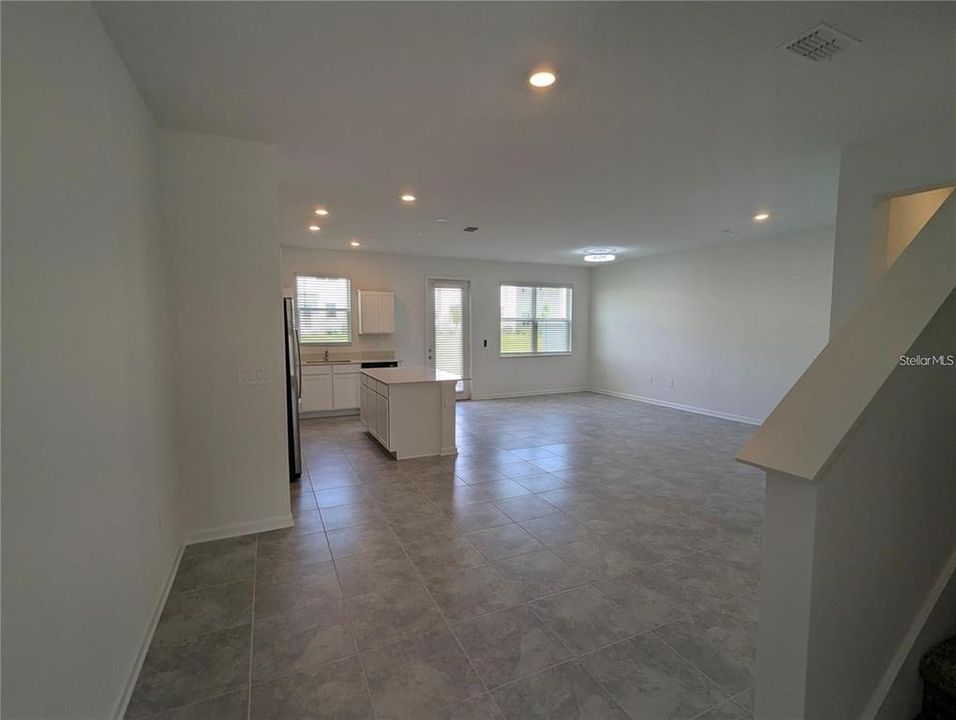 合同活跃: $2,250 (3 贝兹, 2 浴室, 1864 平方英尺)