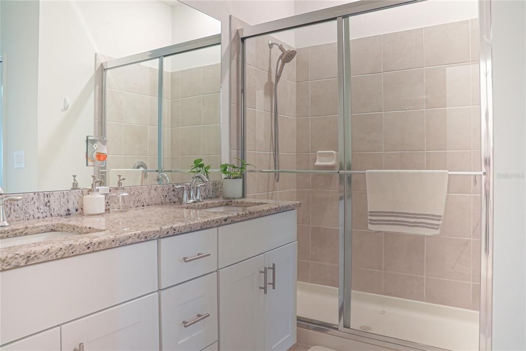 На продажу: $358,990 (3 спален, 2 ванн, 1942 Квадратных фут)