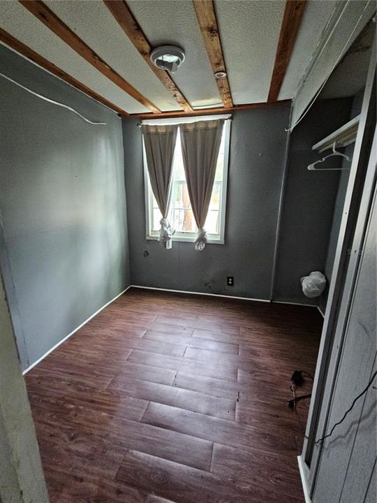 For Sale: $85,000 (2 beds, 1 baths, 720 Square Feet)