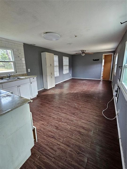 For Sale: $85,000 (2 beds, 1 baths, 720 Square Feet)