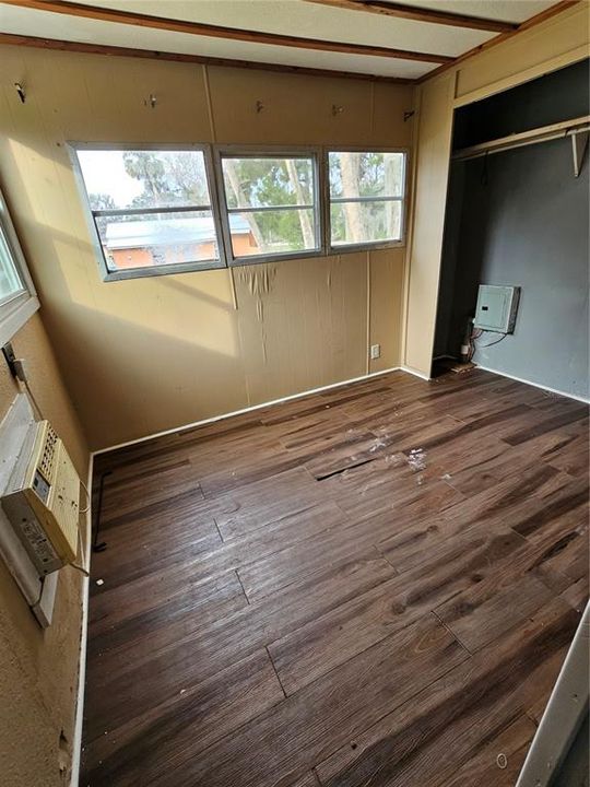 For Sale: $85,000 (2 beds, 1 baths, 720 Square Feet)