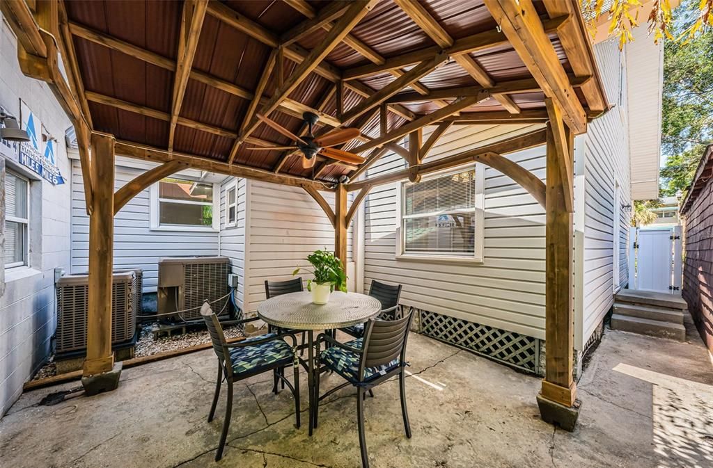 For Sale: $950,000 (5 beds, 3 baths, 2156 Square Feet)