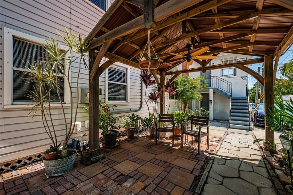 For Sale: $950,000 (5 beds, 3 baths, 2156 Square Feet)