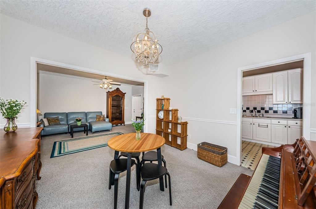 For Sale: $950,000 (5 beds, 3 baths, 2156 Square Feet)