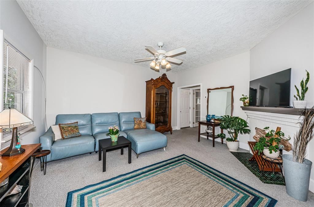 For Sale: $950,000 (5 beds, 3 baths, 2156 Square Feet)